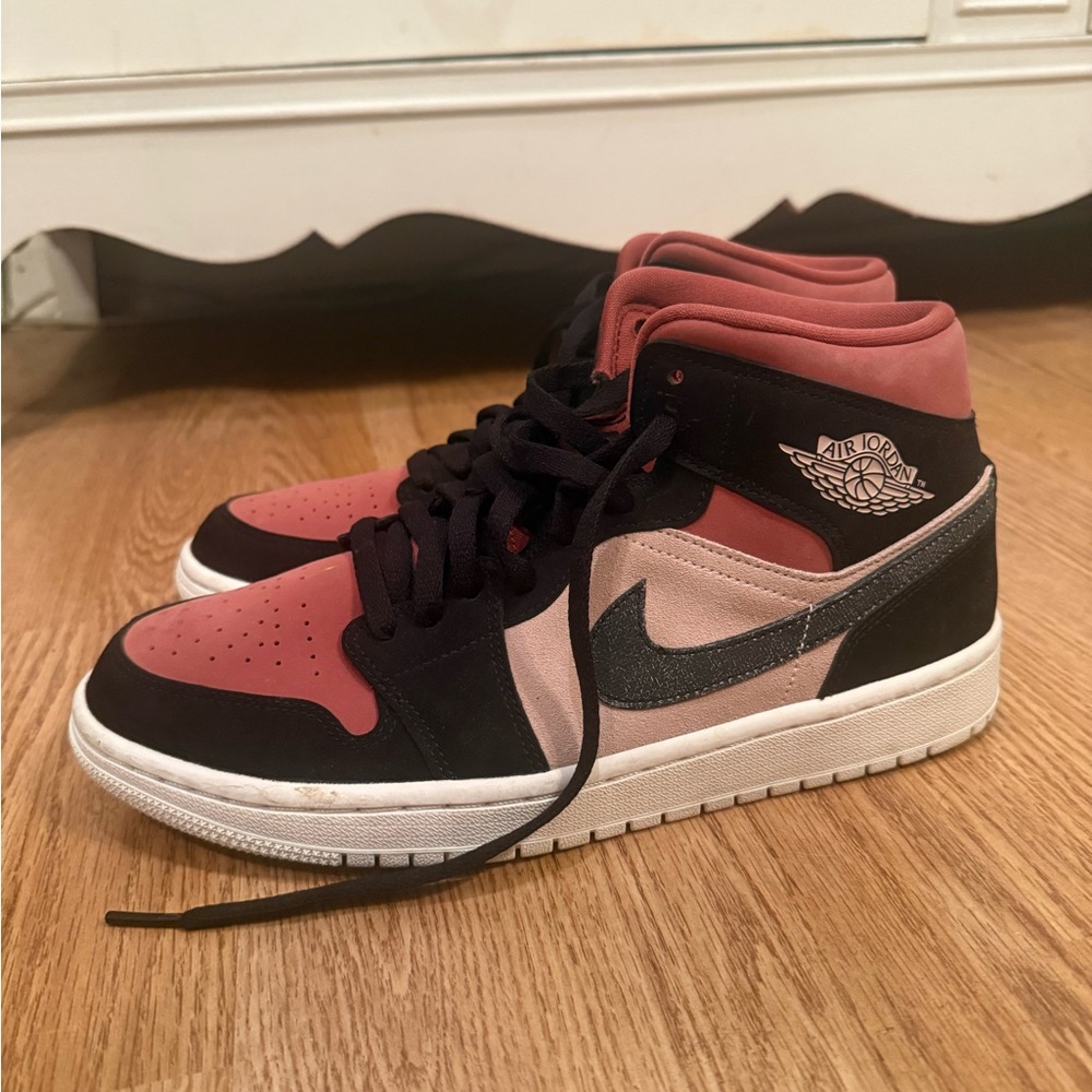 Converse High-Top Sneakers in Red Pink

Gently worn